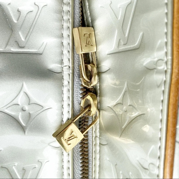 Louis Vuitton Monogram Thompkins Silver Vernis Tote - Picture 10 of 16